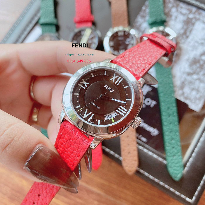 Đồng hồ nữ mặt đen dây da đỏ Fendi Selleria 162