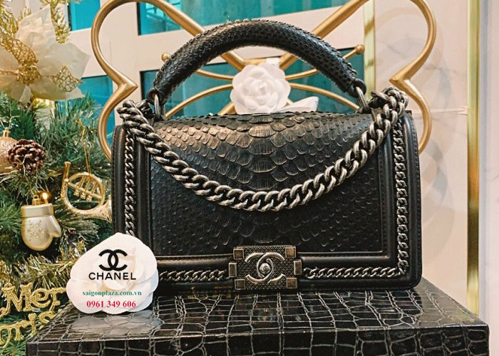 Túi xách Chanel nữ chính hãng Chanel Boy da trăn màu đen B67096