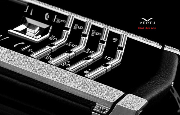Điện thoại Vertu Phú Quốc Signature S White Gold Full Pave Baguette Diamonds Bag Key VT 106