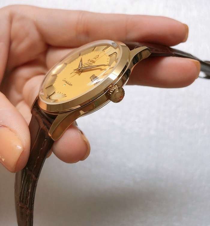 Đồng hồ chính hãng Omega bát quái càng gẫy mặt vàng dây da nâu đen