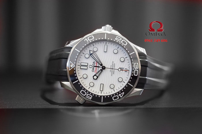 Đồng hồ James Bond tại Đà Nẵng Omega 210.32.42.20.04.001
