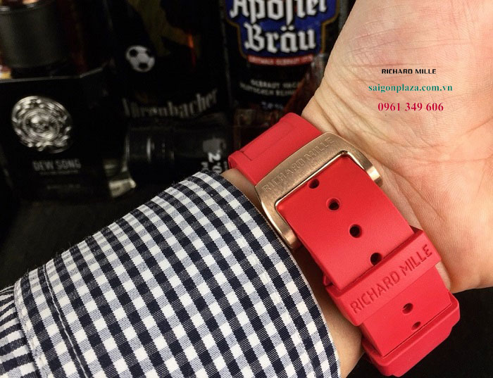 Đồng hồ dây cao su màu đỏ cho người tay to Richard Mille RM57-01 cá chép ao sen
