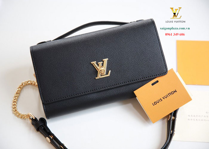 Cửa hàng túi xách hàng hiệu Louis Vuitton Lockme M56136