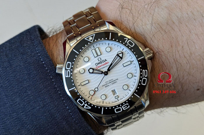 Omega 210.30.42.20.04.001 Seamaster Diver Co Axial Master Chronometer 300m 42mm