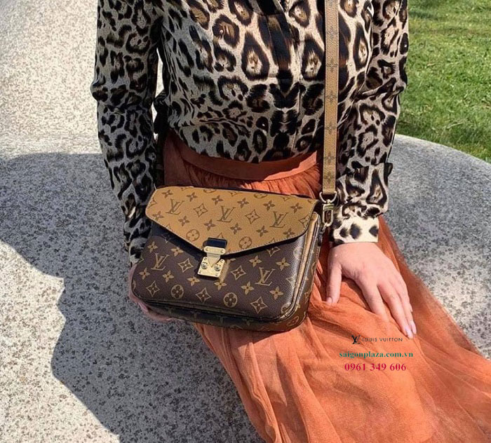 Túi nữ LV da thật đeo vai đeo chéo Louis Vuitton Pochette Metis Monogram M44876