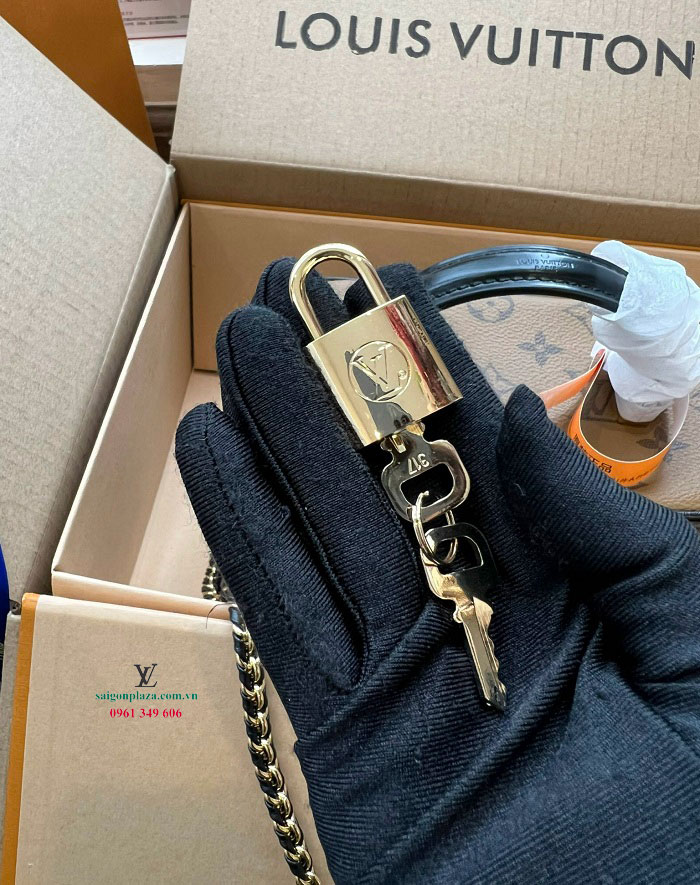 Túi LV có ổ khóa vàng  Túi xách nữ Louis Vuitton Vanity PM Monogram M45165