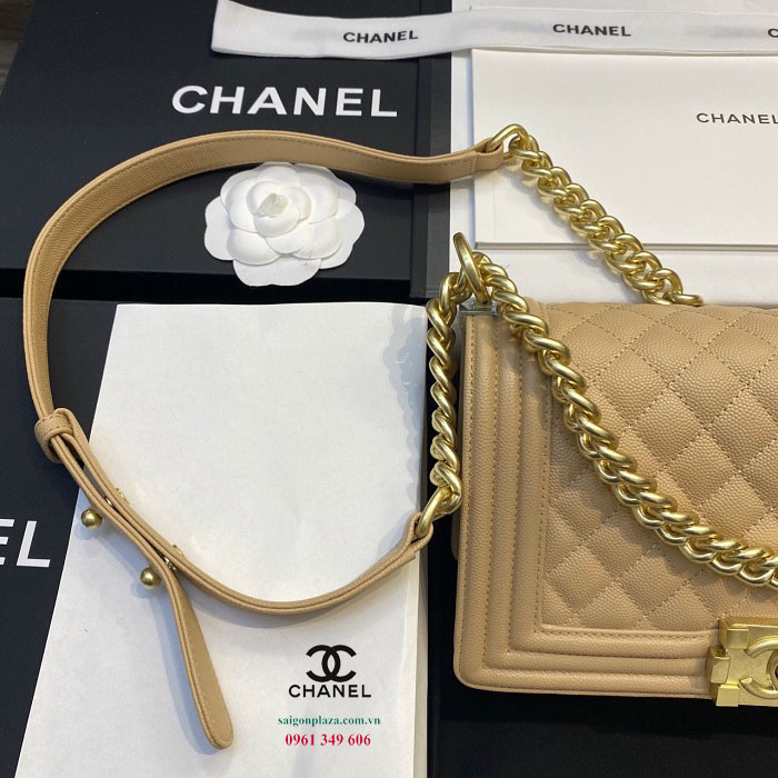 Túi da nữ hàng hiệu hãng tại Việt Nam Chanel Boy da vàng Caviar
