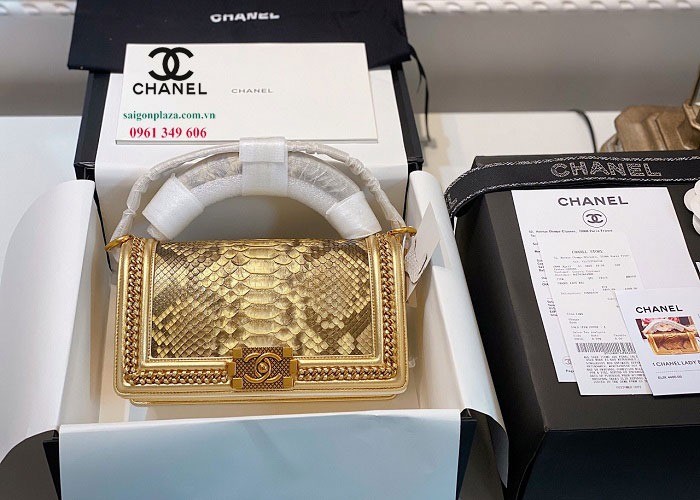 Túi xách nữ hàng hiệu víp Chanel Boy mãng xà Gold Metal A67086